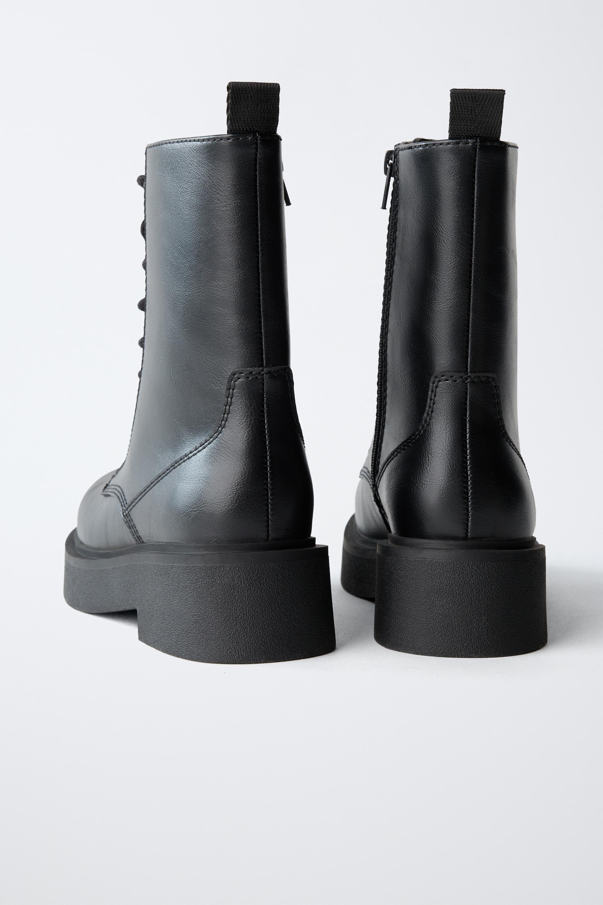 LACED BOOTS